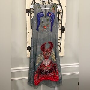 SPECTACULAR Gray sleeveless dress with intricate embroidered applique designs.